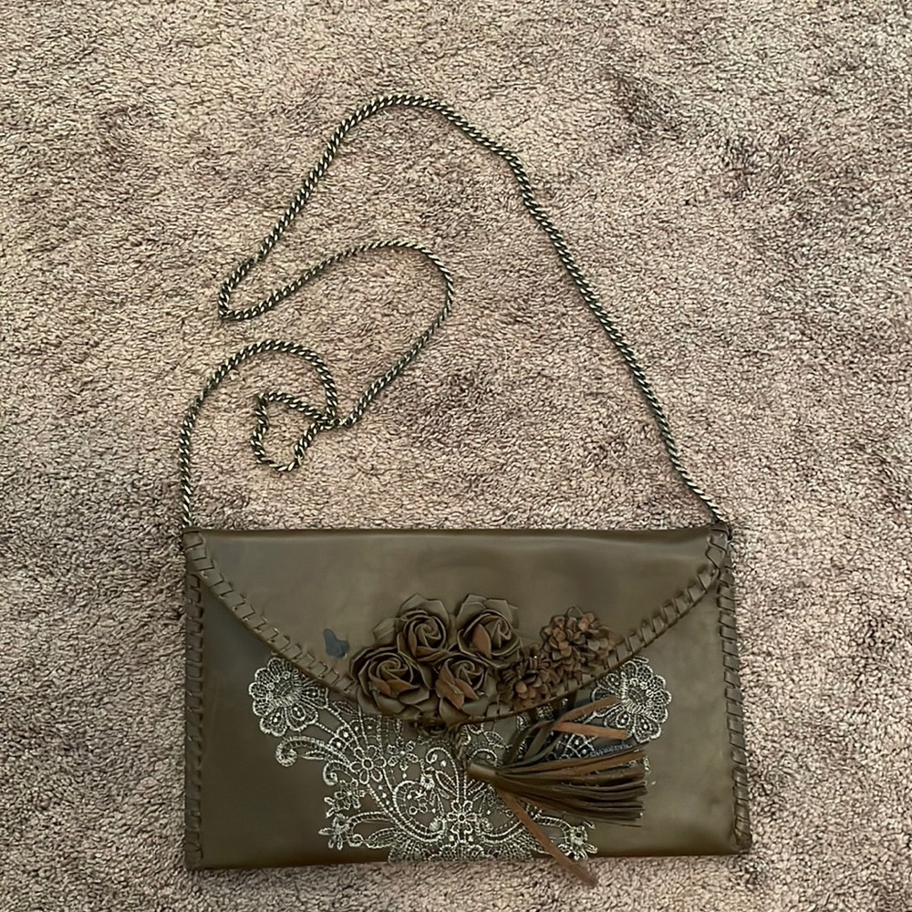 Vegan clutch